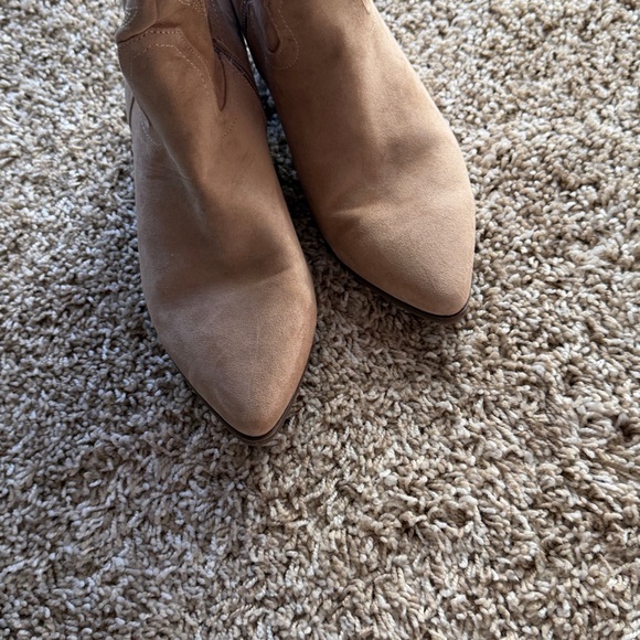 Boots - Picture 3 of 6